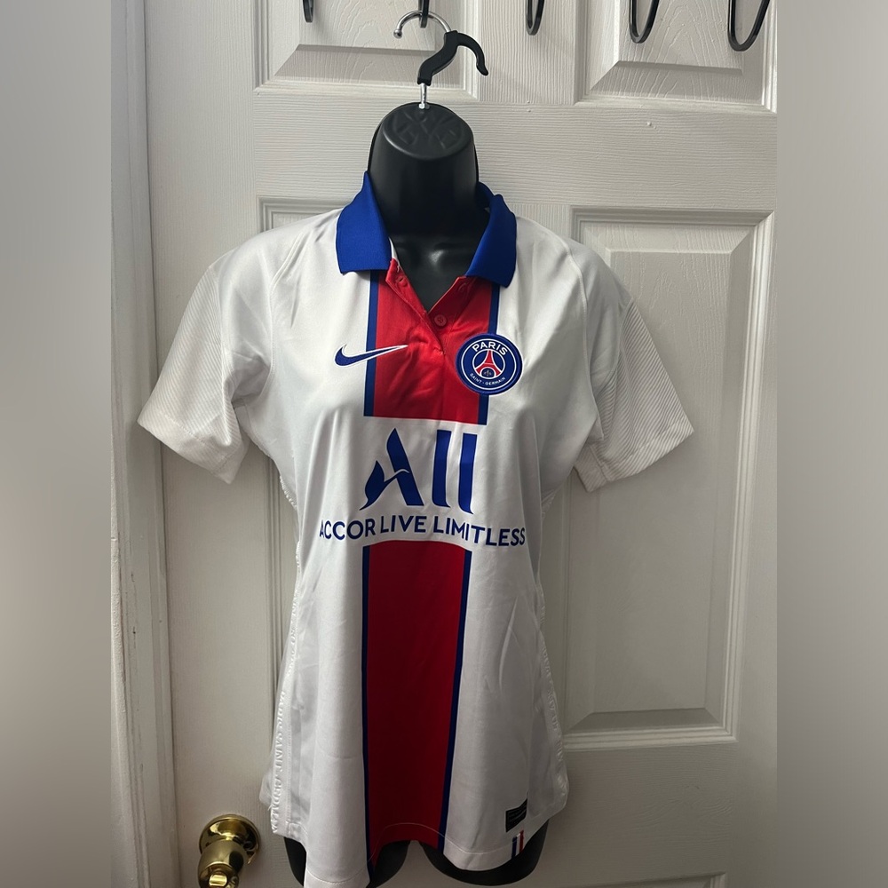 NIKE PARIS SAINT-GERMAIN
2020 2021 AWAY PSG FOOTBALL JERSEY MENS DRI-FIT
SIZE S